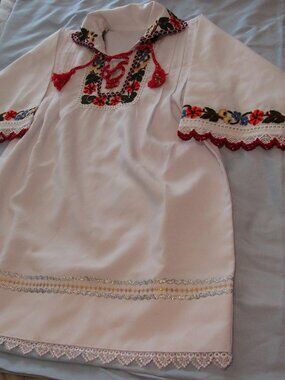 Embroidered EASTERN EUROPEAN ROMAINIAN FOLK GIRLS DRESS Size 4T-6 With Gusset